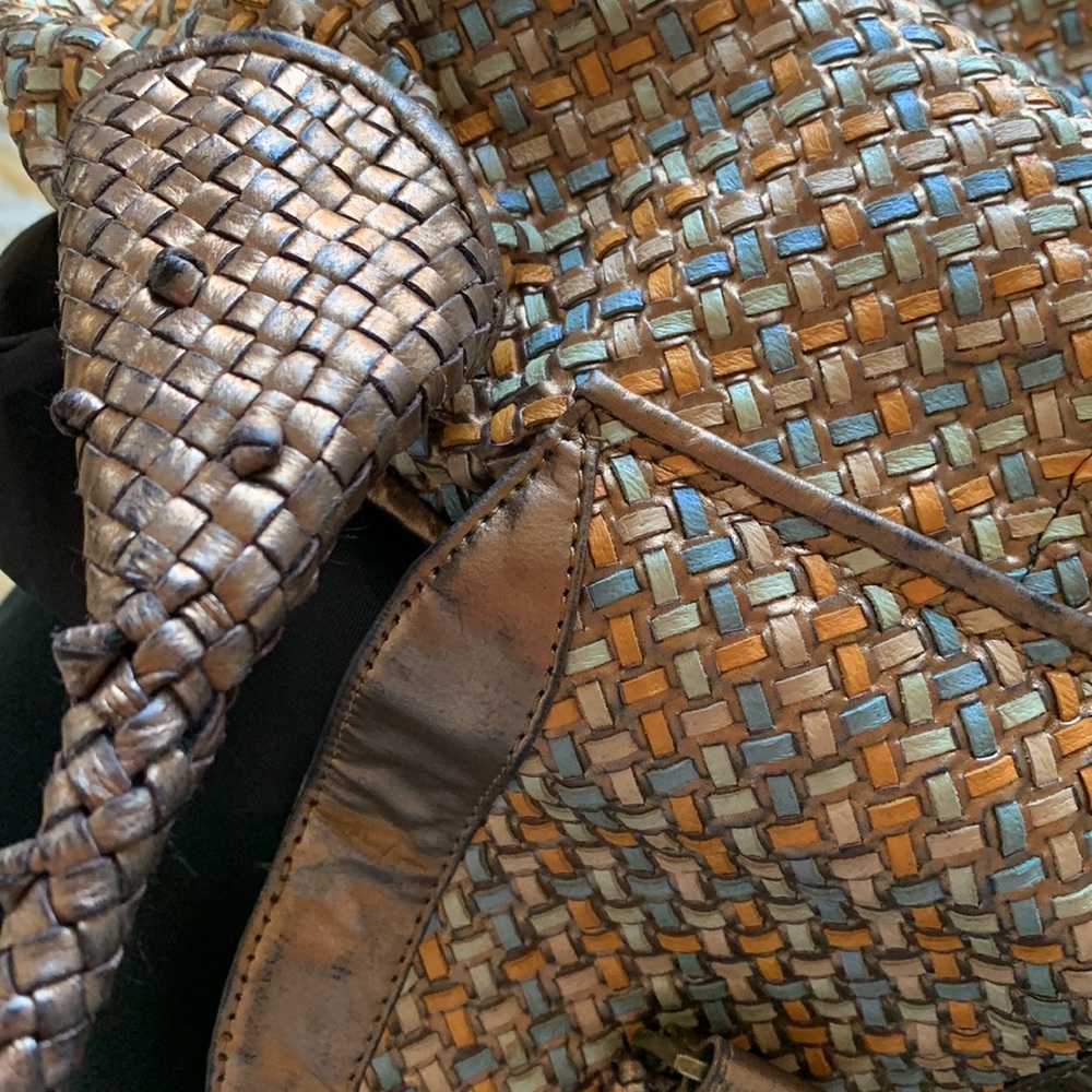 Sondra Robert’s woven leather w/ braided/textured accents/flap is a change purse - Picture 5 of 17
